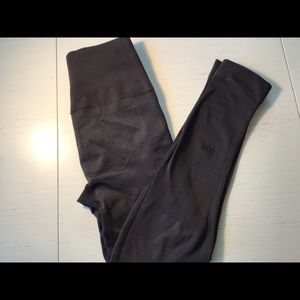 Lululemon Zone In Tight Compression Seamless sz 4